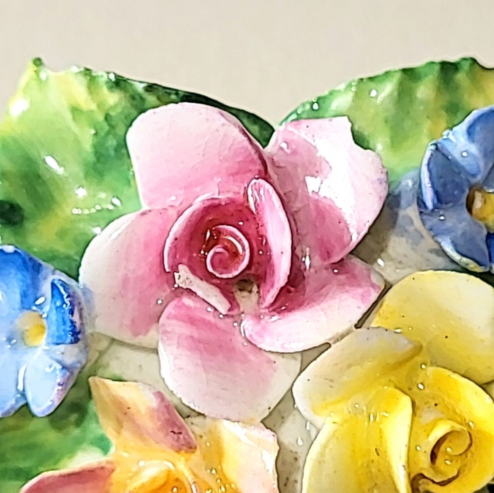 ARTONE BONE CHINA FLORAL ROSES BROOCH - MADE IN ENGLAND - Picture 2 of 7